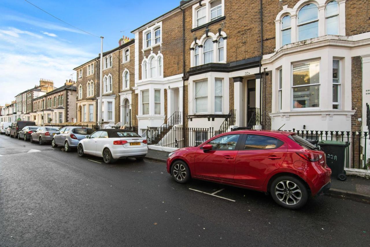The Roost Group - Stylish Apartments Gravesend Buitenkant foto