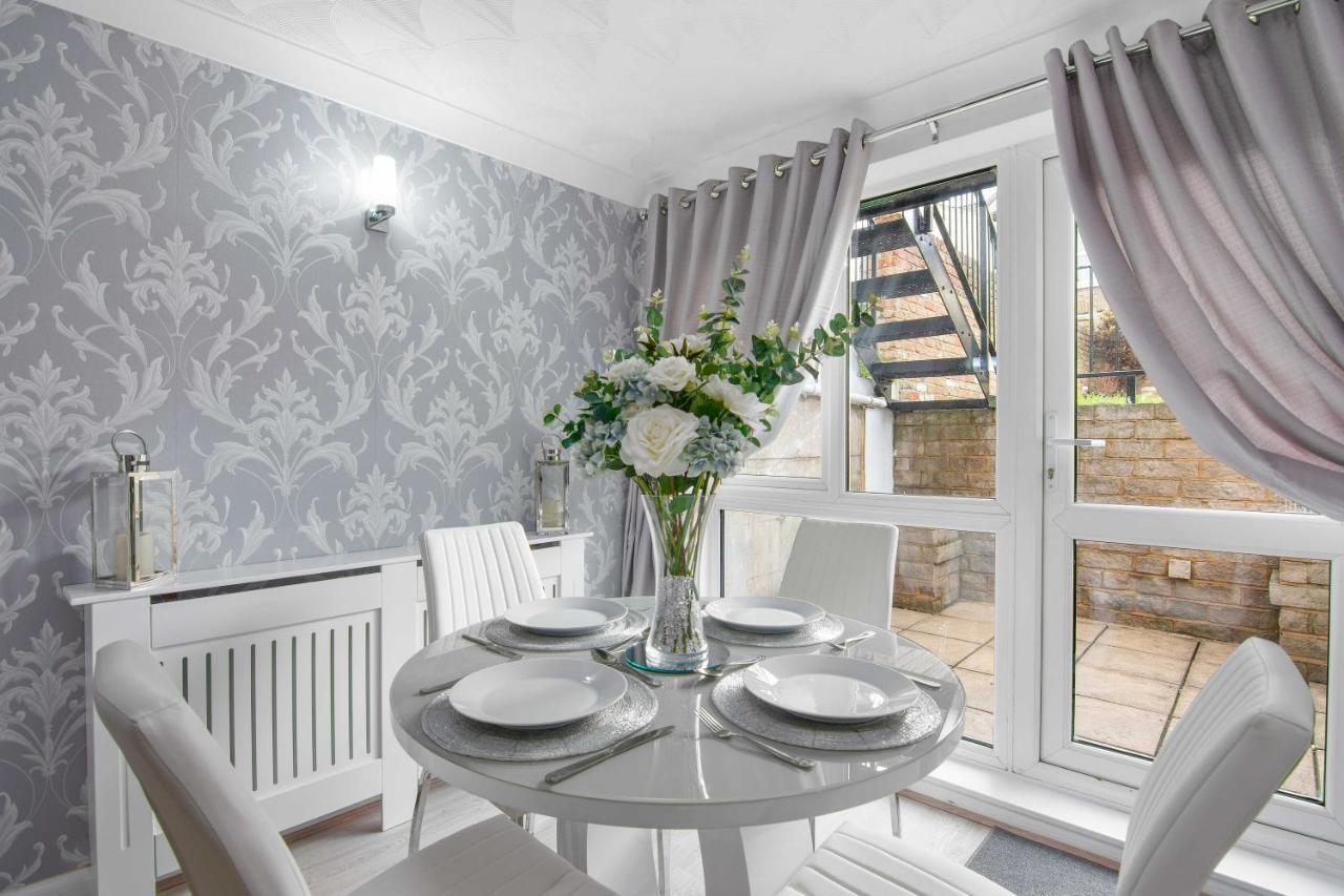 The Roost Group - Stylish Apartments Gravesend Buitenkant foto
